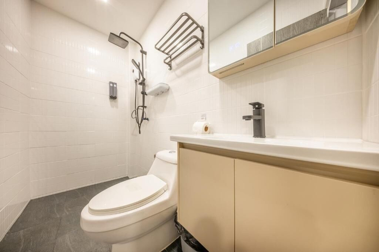 Bathroom 4, Space Station Hostel, Don Muang