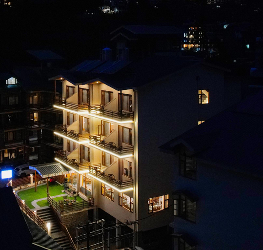 Exterior & Views
