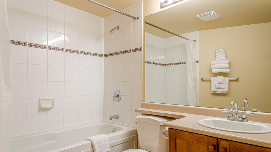 Bathroom, Fireside Lodge #413 By Bear Country, Thompson-Nicola