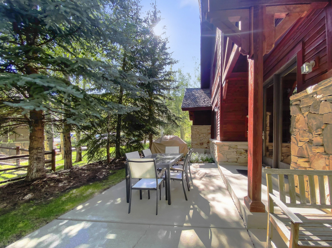 Outdoor dining 2, Telemark Ski . 5 Bedrooms. Sleeps 12 Home by RedAwning, Summit