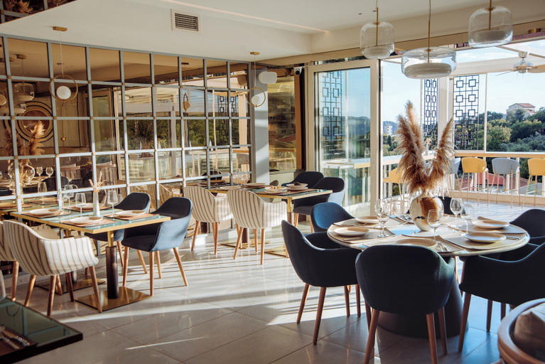 Food & Drinks 5, Ststus M apartments 180