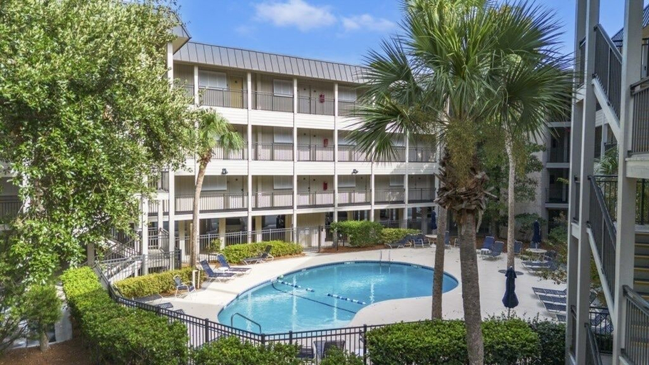 Pool 3, South End - 180 Sea Side Villas 1 Bedroom Condo, Beaufort