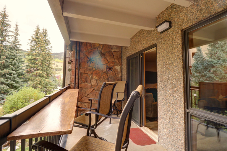 Outdoor dining 3, CM244S Copper Mtn Inn by RedAwning, Summit
