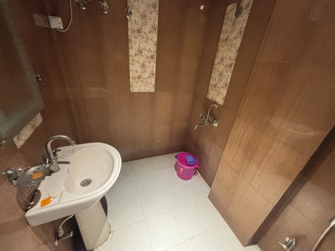 Bathroom 3, Hotel S V Imperial, Jaipur