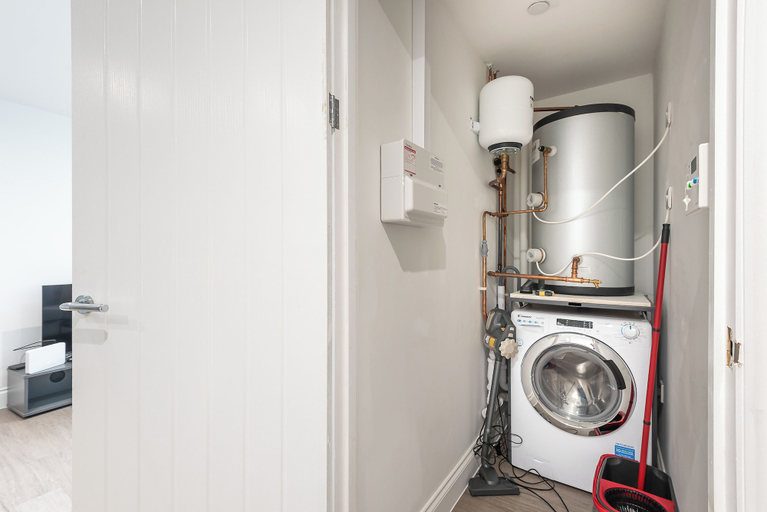 Laundry room, George House Apartment by Guestz, Wakefield