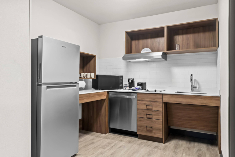 Private kitchen 5, Everhome Suites Bowling Green by Choice Hotels, Warren