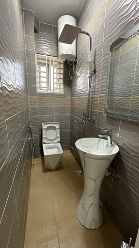 Bathroom, Prime Apartment Dalaba, Kombo Saint Mary