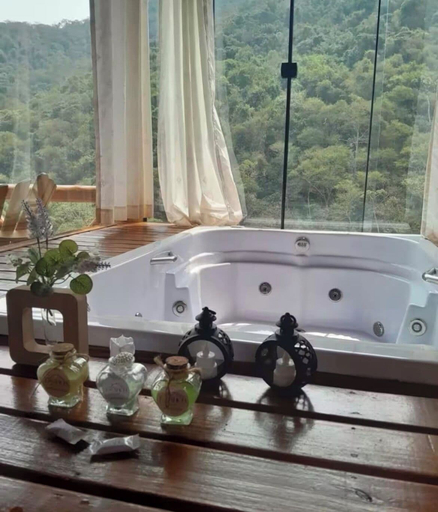Private spa tub 3, Chalés Estância Verdejante, Sapucaí-Mirim