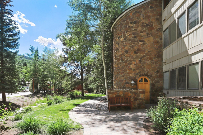 Property grounds 4, 2721 Chateaux DMont by RedAwning, Summit