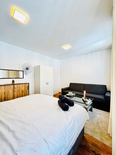 Room 2, Comfortable Room Near Kaufpark Alterlaa, Wien