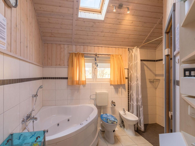 Bathroom 4, Ferienhaus im Ferienpark Mueritz, Mecklenburgische Seenplatte