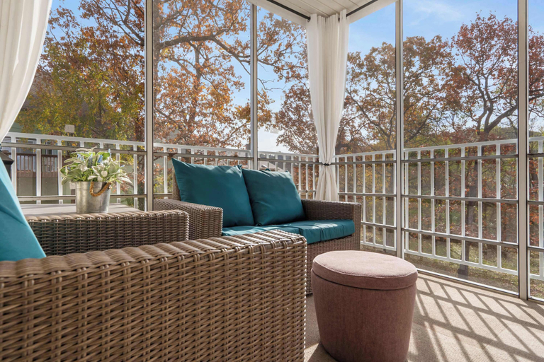 Living area 2, Premiere Pointe Golf Discounts, Taney