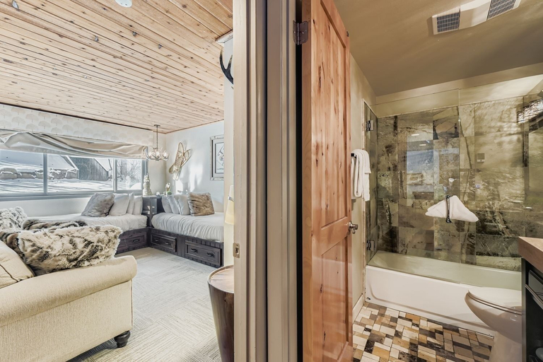 Room 2, 51 Snowflower 2 Bedroom Condo by RedAwning, Summit