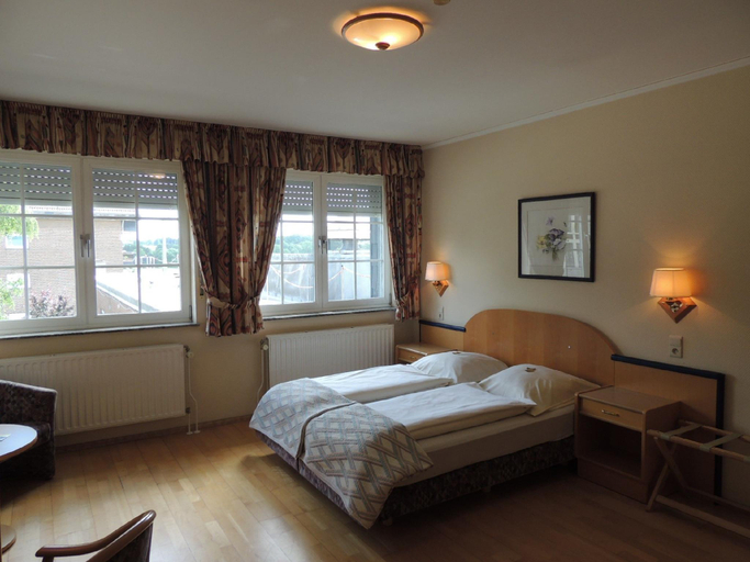 Bedroom 2, Hotel-Restaurant Zum Onkel Jonathan, Liège
