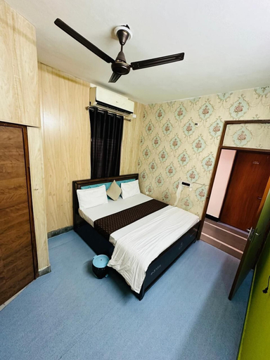 Room 5, Hotel Kargil, Agra