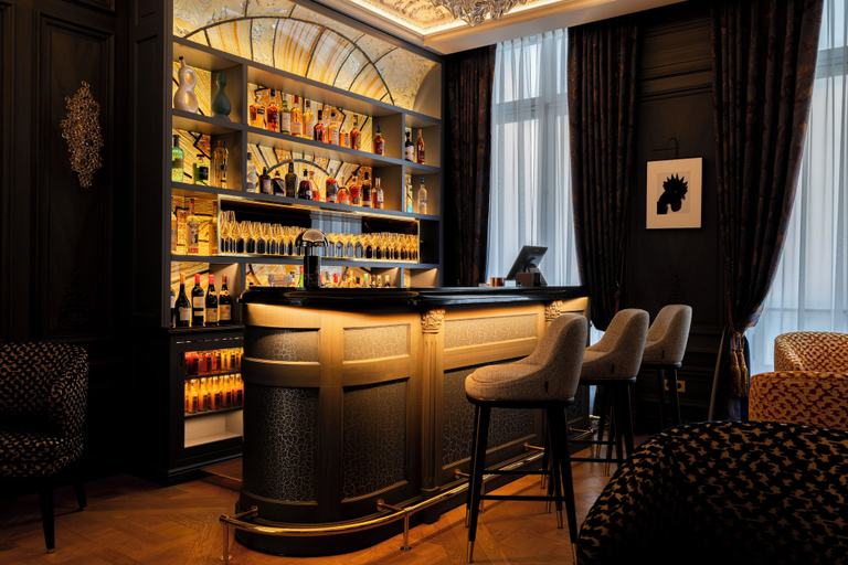 Bar (on property), Maison Bauchart, Paris