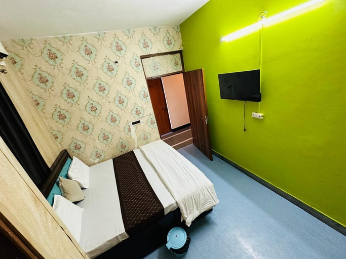 Room 4, Hotel Kargil, Agra
