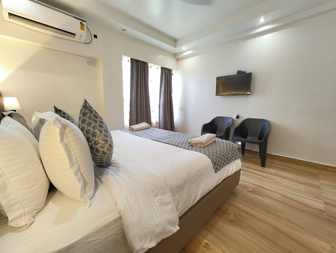 Room 2, Lucknow Hotel P-R-I-S-H-A Stay, Lucknow