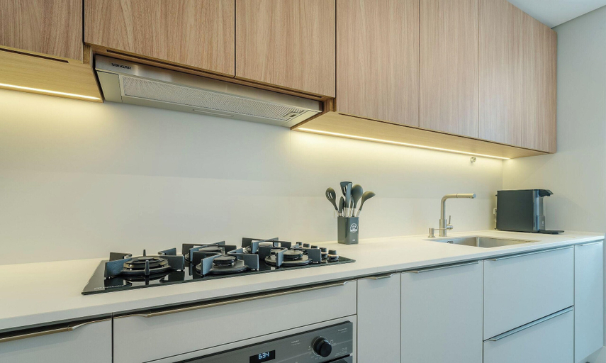 Private kitchen 3, Apt w/ Barbecue Grill 50 m from the Beach DOI0203, Florianopolis