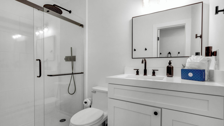 Bathroom 3, Beachside Condominiums, Walton