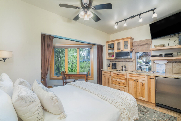 Primary image, Charming Studio W Kitchenette, Hot Tub Near River Condo by RedAwning, San Miguel