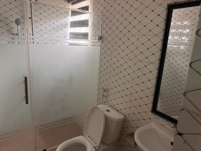 Bathroom 2, Akure Airport Hotel, Akure North