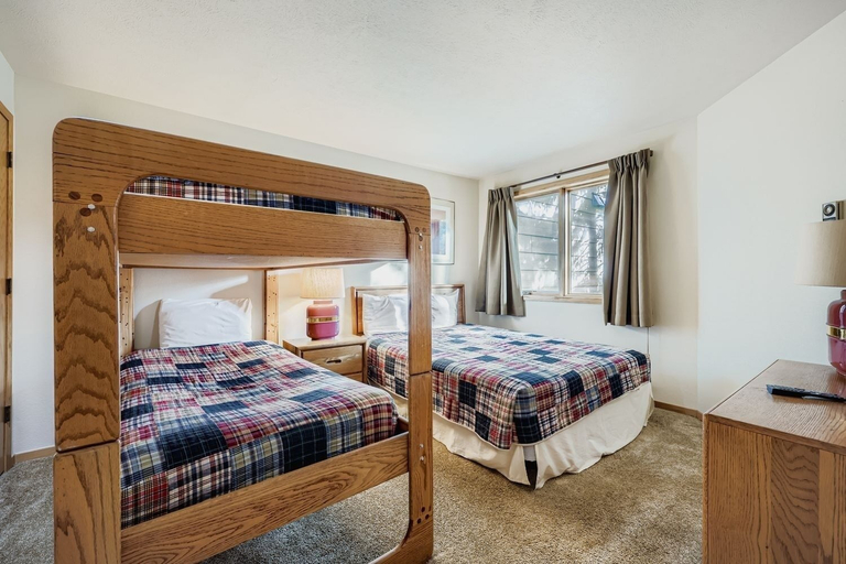 Room 3, Frostfire B19 2 Bedroom Condo, Summit