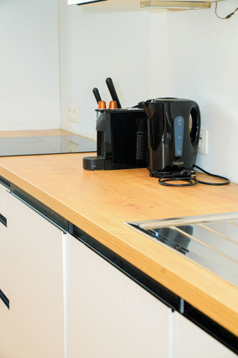 Private kitchen 4, Cozy 1BR With Living Room Near City, Oost-Vlaanderen