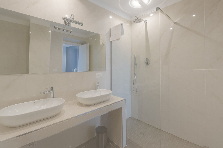 Bathroom 2, Hotiday Pozzuoli, Napoli