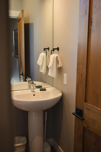 Bathroom 2, Echo Landing #20 3 Bedroom Townhouse, Thompson-Nicola