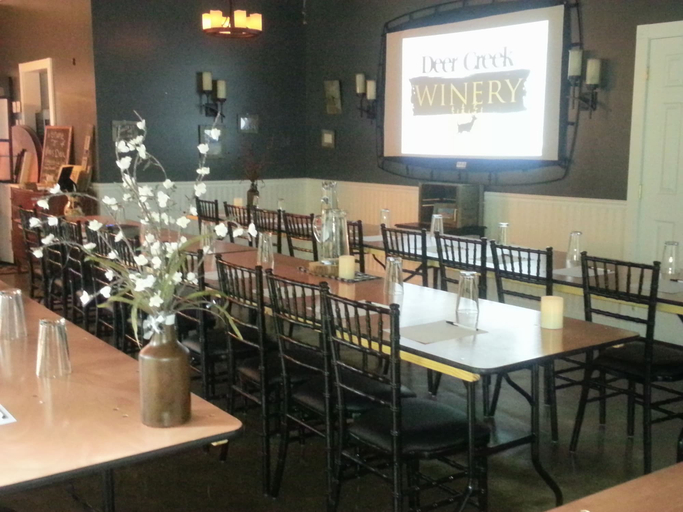 Food & Drinks 5, Deer Creek Winery at Brooks Estate, Clarion