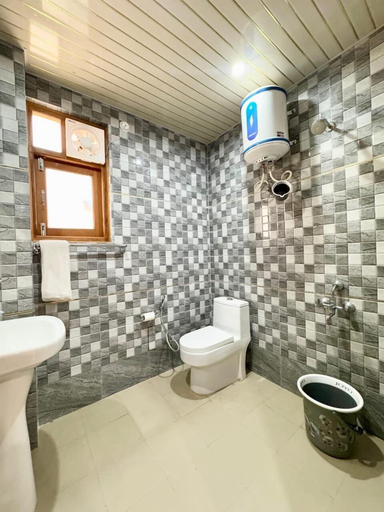 Bathroom 3, Misty Winds Kasauli, Solan