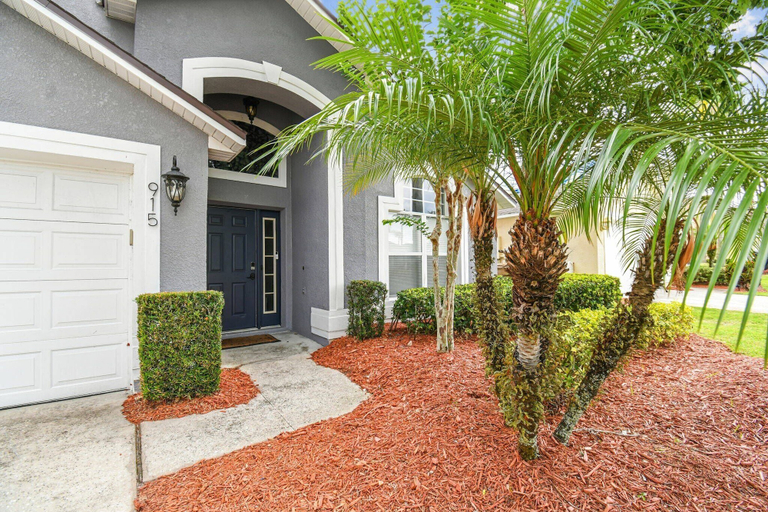 Exterior detail, Lake Berkley 5br, Pool, Near Disney, Osceola