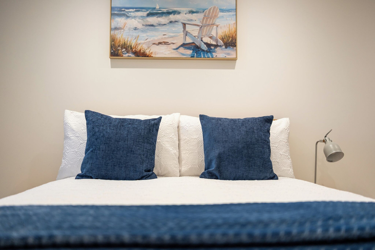 Room 4, Beautiful One BR Cottage in Cerney Wick, Gloucestershire