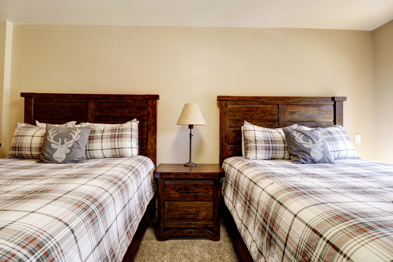 Room 3, Newly Remodeled, Open Layout, with Incredible Views - CS302 by RedAwning, Summit