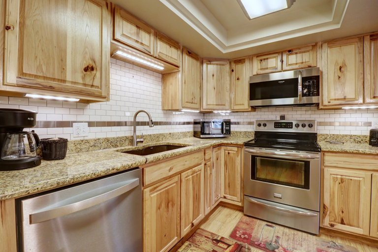 Private kitchen 2, Pet-friendly Very Spacious Condo - BE108 by RedAwning, Summit