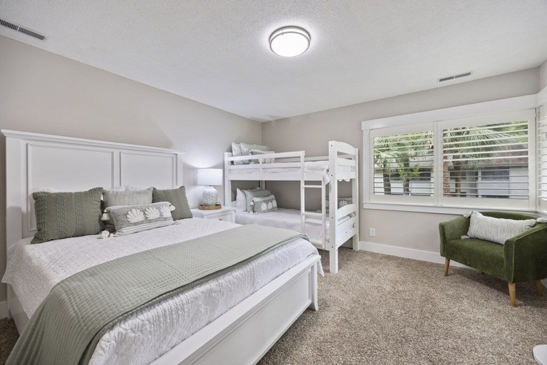 Room 2, Harbour Master - Monthly Rates Through 2/28/26! 3 Bedroom Villa, Beaufort