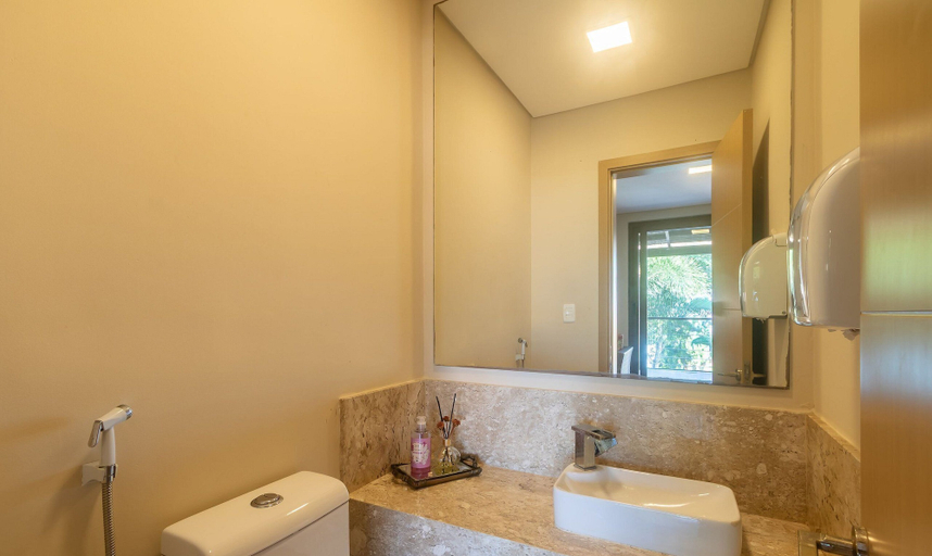 Bathroom 4, Fully Equipped Apartments in an Oceanfront Condo With Leisure Area and Pool Vvas, Porto Seguro