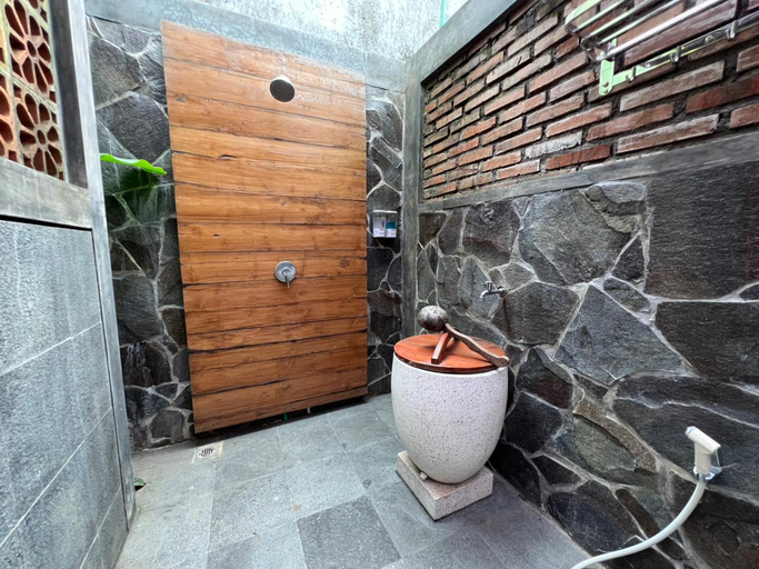 Bathroom 5, Nglaras Resort Yogyakarta, Sleman