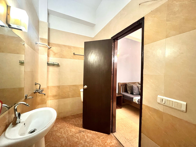 Bathroom 3, Skyline Stay, Gurgaon