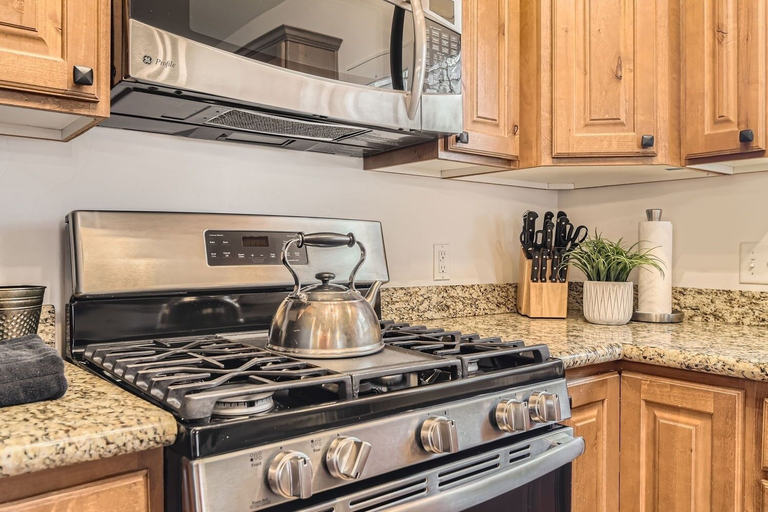 Private kitchen 2, 5569 Bear Hollow Hideaway! 3 Bedroom Condo by RedAwning, Summit