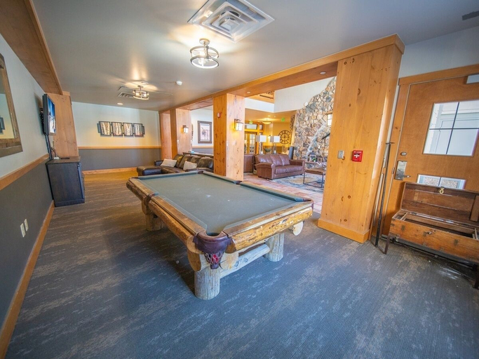 Billiards, 8594 Expedition Station 1 Bedroom Condo by RedAwning, Summit