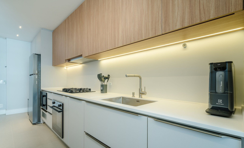 Private kitchen 4, Apt w/ Barbecue Grill 50 m from the Beach DOI0203, Florianopolis