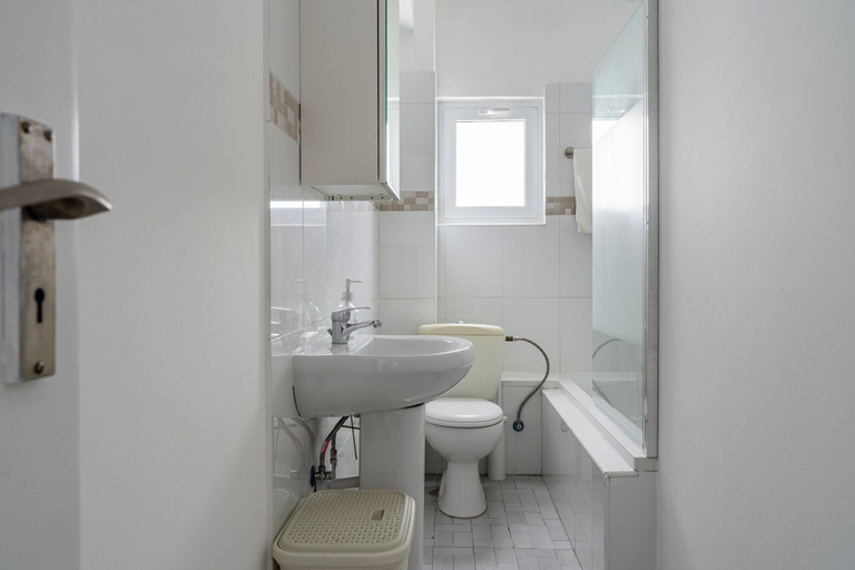 Bathroom 2, Bastia - Skyline 1-BR Apt in Nicosia