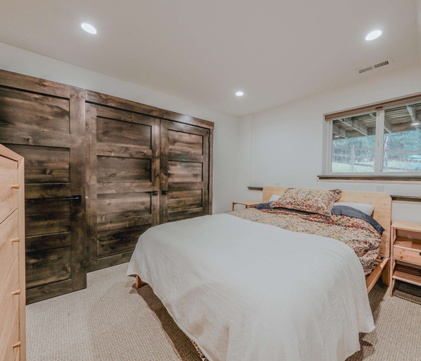 Room 2, Sunrise Lookout on Carpenter Lake, Lincoln