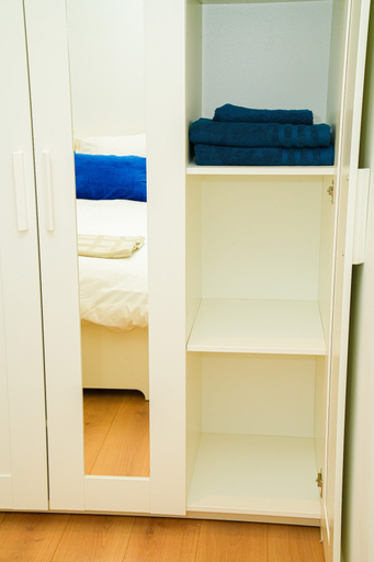 Room 4, 1BR Apt With Living Room Near CityArea, Oost-Vlaanderen