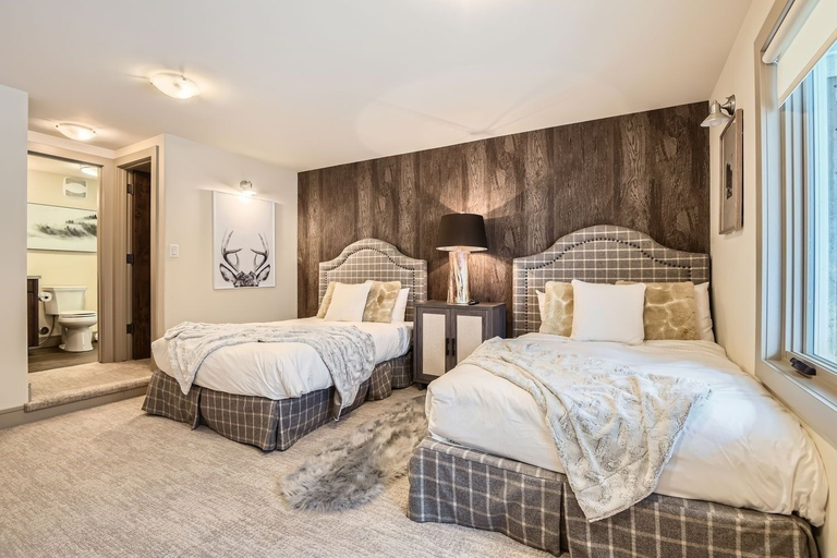 Room 3, 311 Ontario Mountain Majesty 5 Bedroom Home, Summit