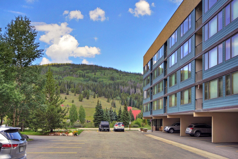 Property grounds, Comfortable Cozy Condo - Short Walk to American Eagle Lift - SH402 by RedAwning, Summit
