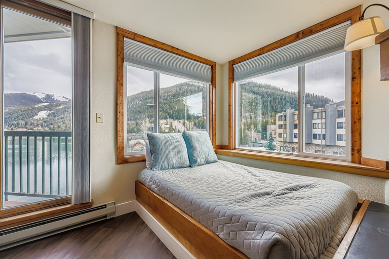 Room 5, 1483 Lakeside 1 Bedroom Condo, Summit