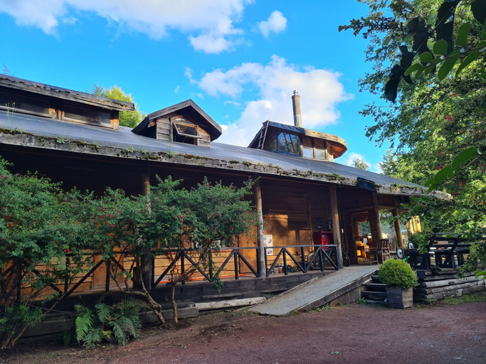 Front of property, Neltume Lodge, Valdivia